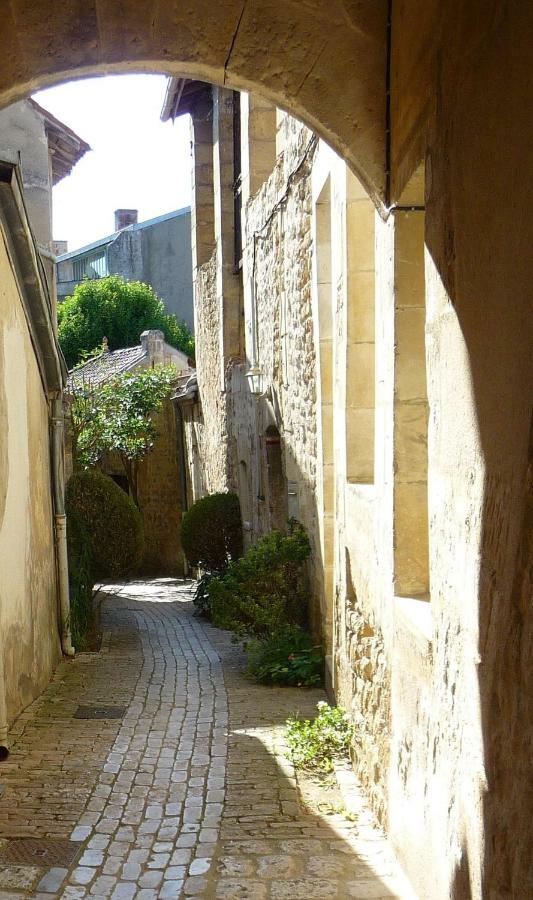 La Maison De Francoise A Jonzac Exterior foto